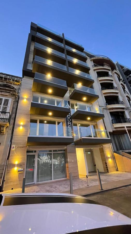 The Address Seafront Suites With Hot Tub Pieta Экстерьер фото