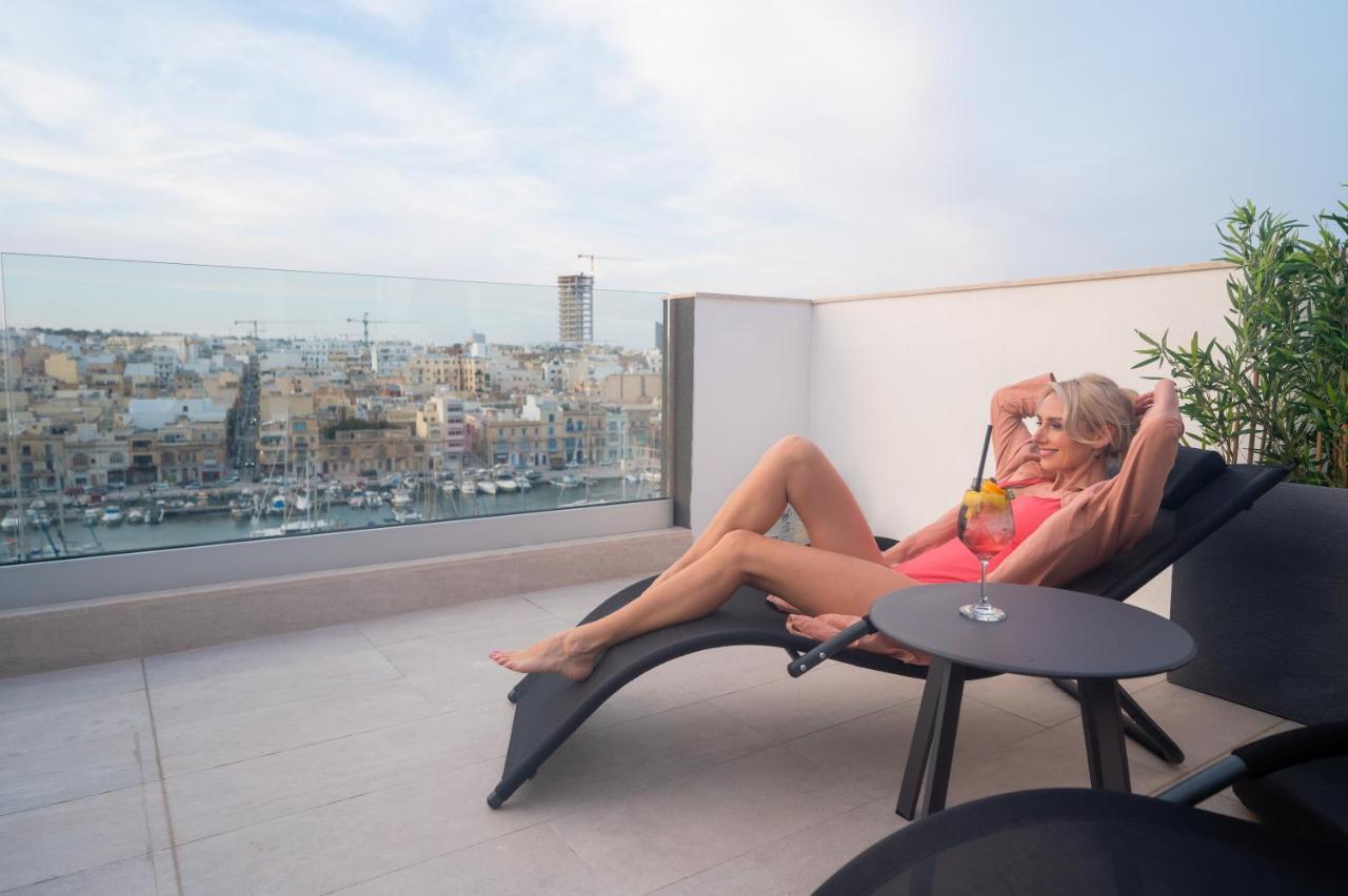 The Address Seafront Suites With Hot Tub Pieta Экстерьер фото