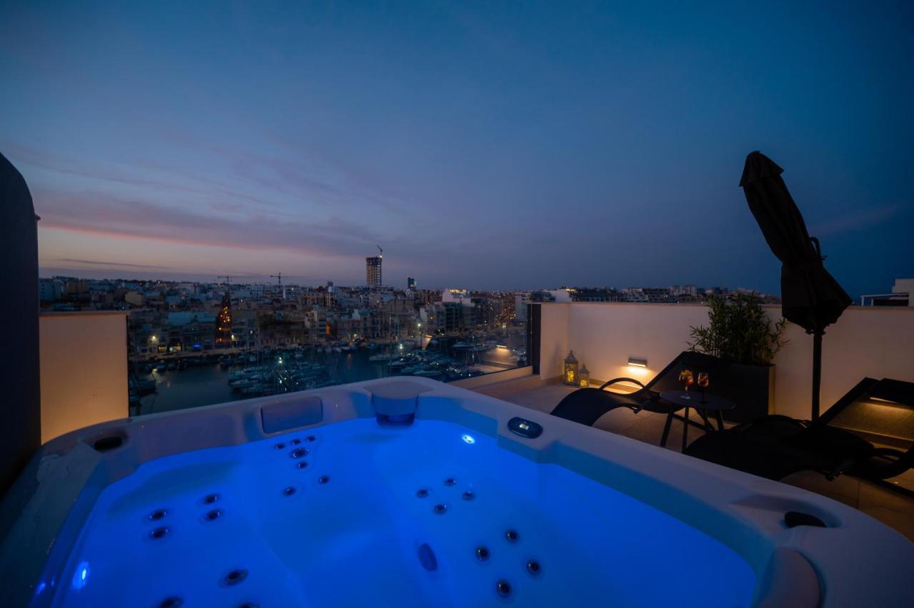The Address Seafront Suites With Hot Tub Pieta Экстерьер фото