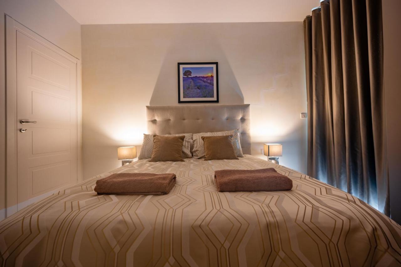 The Address Seafront Suites With Hot Tub Pieta Экстерьер фото
