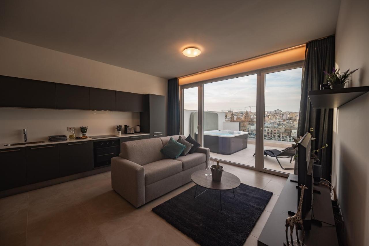 The Address Seafront Suites With Hot Tub Pieta Экстерьер фото